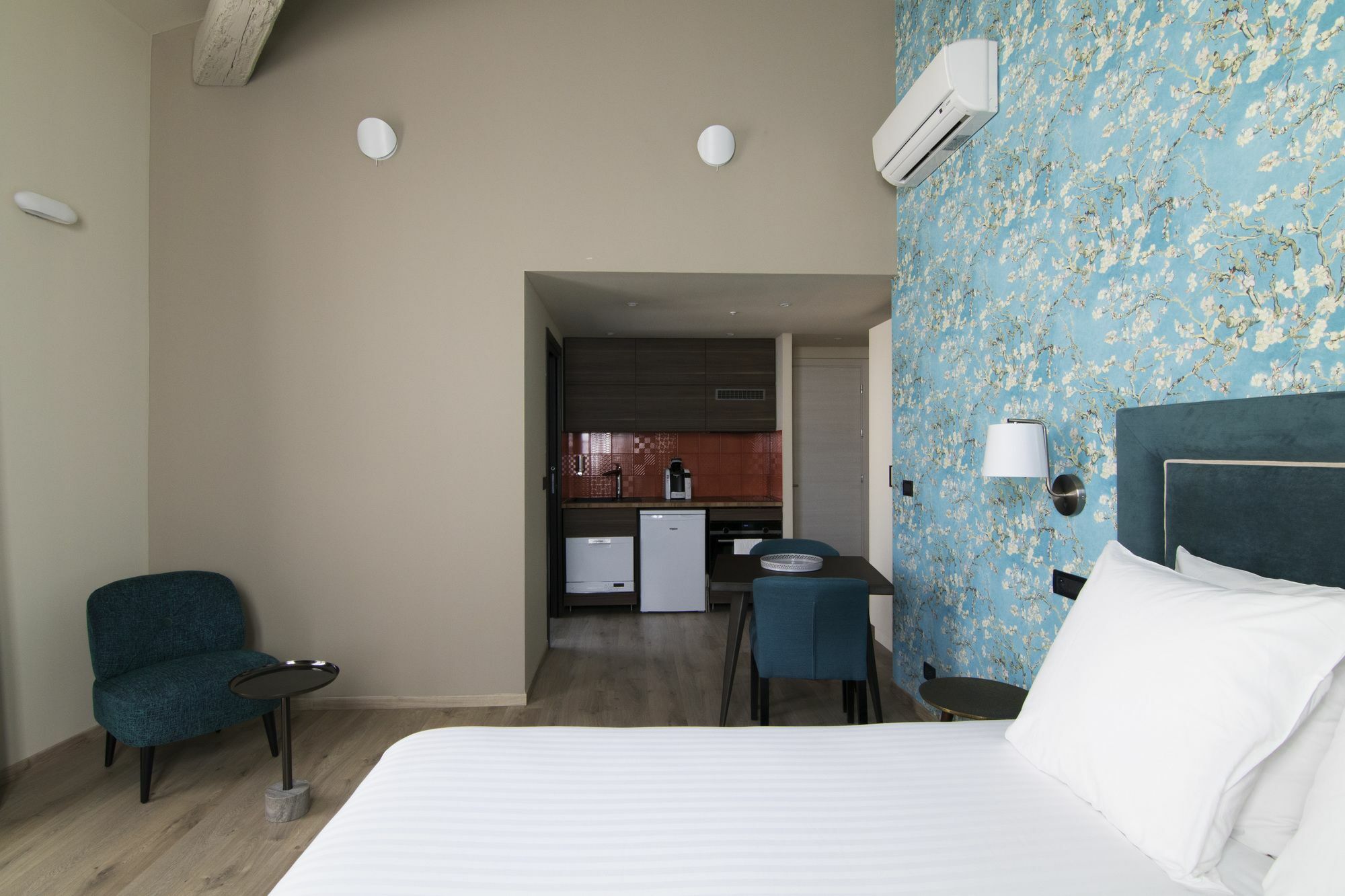 Erizio, A Bucolic And Urban Break Apartment